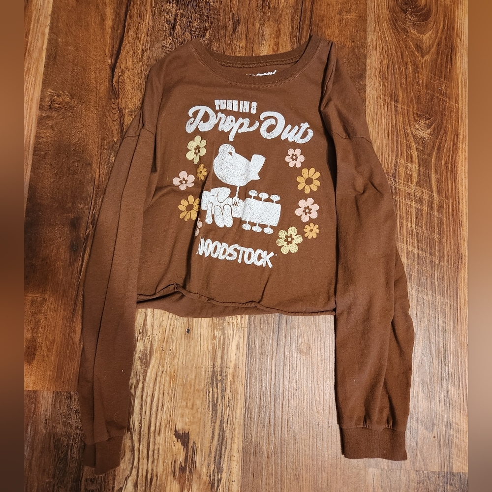 Brown cropped long sleeve t-shirt